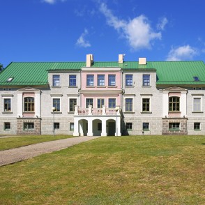 Talsu novada muzejs (baronu fon Firksu pilsētas māja Villa Hochheim) Talsu novada muzejs (baronu fon Firksu pilsētas māja Villa Hochheim)