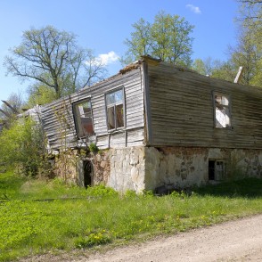 Gricgales muižas kungu mājas drupas Gricgales muižas kungu mājas drupas