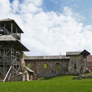 Limbažu viduslaiku pilsdrupas un skatu tornis Limbažu viduslaiku pilsdrupas un skatu tornis