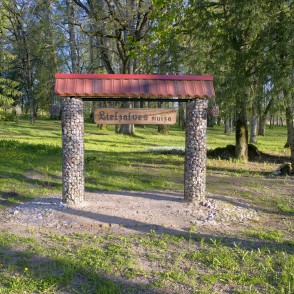 Lielzalves muižas uzraksts un parks Lielzalves muižas uzraksts un parks