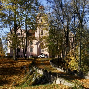 Ēdoles viduslaiku pils rudenī Ēdoles viduslaiku pils rudenī