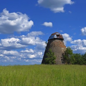 Īves vējdzirnavas un gubumākoņi Īves vējdzirnavas un gubumākoņi