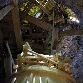 Īves vējdzirnavu iekšpuse Īves vējdzirnavu iekšpuse