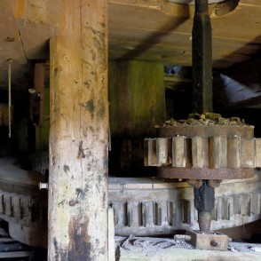 Īves vējdzirnavu iekšpuse Īves vējdzirnavu iekšpuse