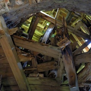 Īves vējdzirnavu iekšpuse Īves vējdzirnavu iekšpuse