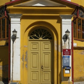 Tiņģeres pils ieejas portāls Tiņģeres pils ieejas portāls