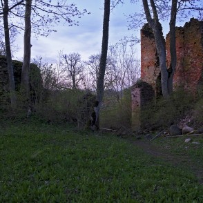 Embūtes pilsdrupas naktī Embūtes pilsdrupas naktī