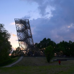 Kuldīgas skatu tornis saulrietā Kuldīgas skatu tornis saulrietā