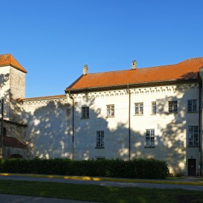 Dundagas pils centrālā fasāde Dundagas pils centrālā fasāde