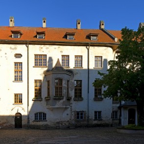 Dundagas pils skatā no iekšējā pagalma Dundagas pils skatā no iekšējā pagalma