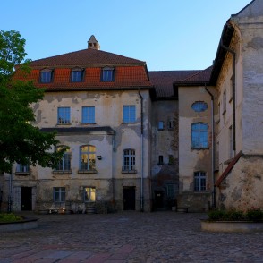 Dundagas pils iekšpagalms Dundagas pils iekšpagalms