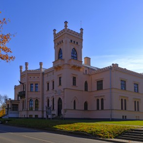 Alūksnes Jaunā pils rudenī Alūksnes Jaunā pils rudenī
