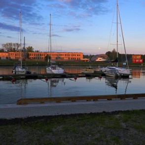 Pāvilostas jahtu osta rīta agrumā Pāvilostas jahtu osta rīta agrumā