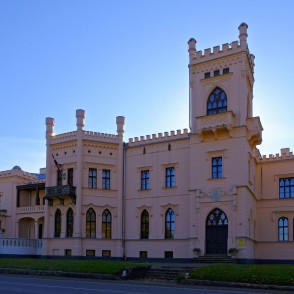 Alūksnes Jaunās pils centālā fasāde Alūksnes Jaunās pils centālā fasāde