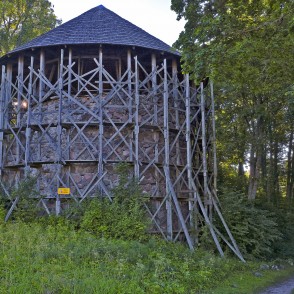 Mujānu viduslaiku pilsdrupas un Baltais tornis Mujānu viduslaiku pilsdrupas un Baltais tornis