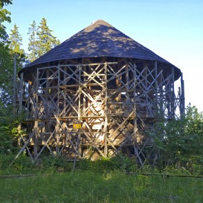 Mujānu viduslaiku pilsdrupas un Baltais tornis Mujānu viduslaiku pilsdrupas un Baltais tornis