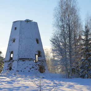 Kapukroga vējdzirnavas ziemā Kapukroga vējdzirnavas ziemā