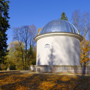 Mauzolejs Alūksnes pils parkā Mauzolejs Alūksnes pils parkā