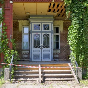 Vīķu muižas pils ieejas portāls Vīķu muižas pils ieejas portāls