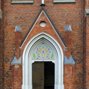 Liepājas Svētās Annas baznīcas ieejas portāls Liepājas Svētās Annas baznīcas ieejas portāls