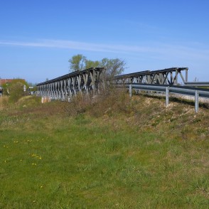 Metāla tilts pār Papes kanālu Metāla tilts pār Papes kanālu