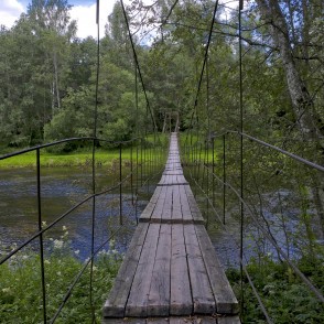 Gājēju trošu tiltiņš Vidagā Gājēju trošu tiltiņš Vidagā
