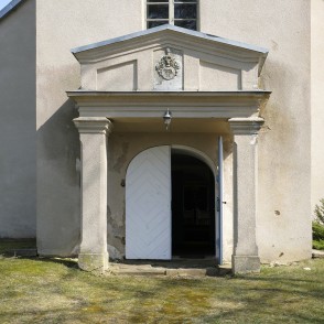 Vērgales luterāņu baznīcas ieejas portāls Vērgales luterāņu baznīcas ieejas portāls