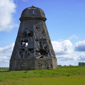 Ķāķišķes jeb Vidussila vējdzirnavas Ķāķišķes jeb Vidussila vējdzirnavas