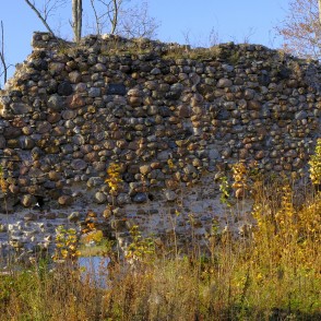 Alūksnes pilsdrupu mūra fragments Alūksnes pilsdrupu mūra fragments