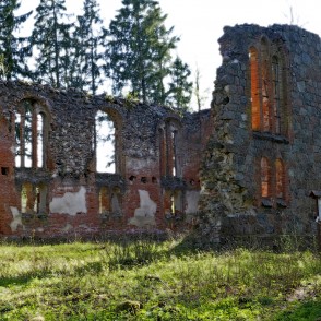 Bārtas luterāņu baznīcas drupas Bārtas luterāņu baznīcas drupas