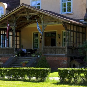 Maras muižas kungu mājas veranda Maras muižas kungu mājas veranda