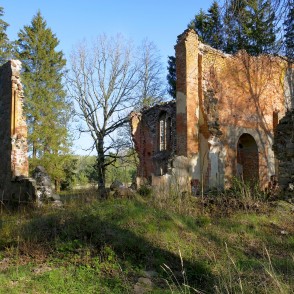 Bārtas luterāņu baznīcas drupas Bārtas luterāņu baznīcas drupas