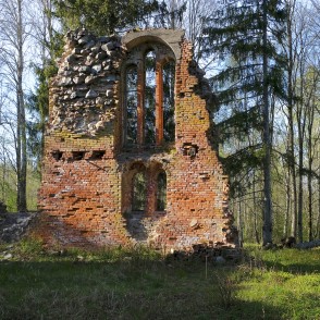 Bārtas luterāņu baznīcas drupas Bārtas luterāņu baznīcas drupas