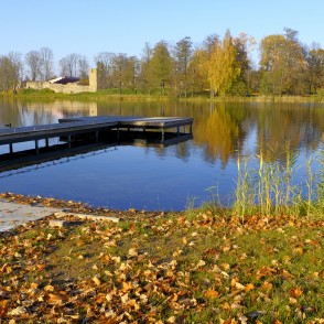 Skats uz Marijas salu un Alūksnes pilsdrupām Skats uz Marijas salu un Alūksnes pilsdrupām