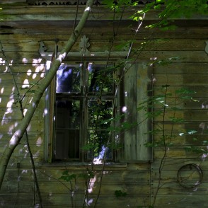 Logs. Pamestā Jāmaiķu muižas kungu māja Logs. Pamestā Jāmaiķu muižas kungu māja