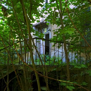 Pamestās Jāmaiķu muižas ieejas portāls Pamestās Jāmaiķu muižas ieejas portāls