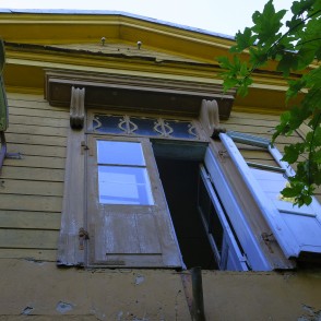 Jāmaiķu muižas otrā stāva ārdurvis Jāmaiķu muižas otrā stāva ārdurvis