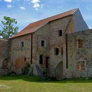 Aizputes ordeņa pils iekšpagalms Aizputes ordeņa pils iekšpagalms