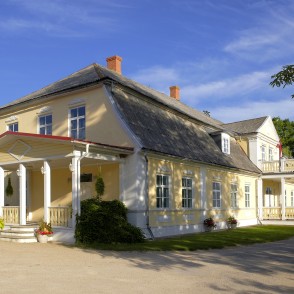 Codes muižas dzīvojamā ēka Codes muižas dzīvojamā ēka