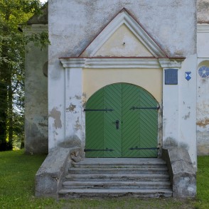 Codes luterāņu baznīcas ieejas portāls Codes luterāņu baznīcas ieejas portāls