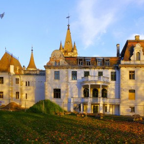 Stāmerienas pils rudenī Stāmerienas pils rudenī