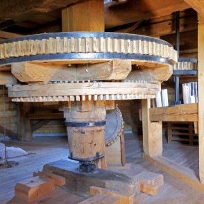 Ribbes vējdzirnavu iekšpuse Ribbes vējdzirnavu iekšpuse