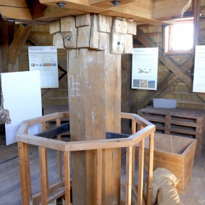 Ribbes vējdzirnavu iekšpuse Ribbes vējdzirnavu iekšpuse