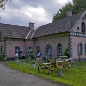 Jaungulbenes muižas bijušais poniju stallis Jaungulbenes muižas bijušais poniju stallis