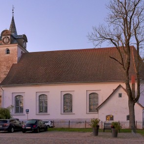 Kuldīgas Sv. Trīsvienības katoļu baznīca Kuldīgas Sv. Trīsvienības katoļu baznīca