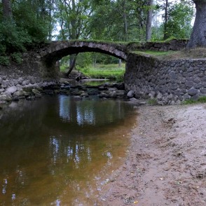Zemes ceļa mūra tilts pār Kuju Zemes ceļa mūra tilts pār Kuju
