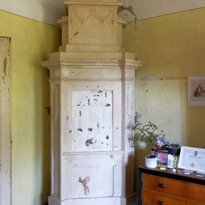 Podiņu krāsns Padures muižas pilī Podiņu krāsns Padures muižas pilī