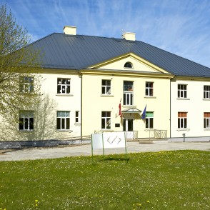 Gaiķu muižas kungu māja (tagad skola) Gaiķu muižas kungu māja (tagad skola)