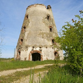 Gaiķu vējdzirnavu drupas Gaiķu vējdzirnavu drupas