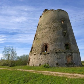 Gaiķu vējdzirnavu drupas Gaiķu vējdzirnavu drupas